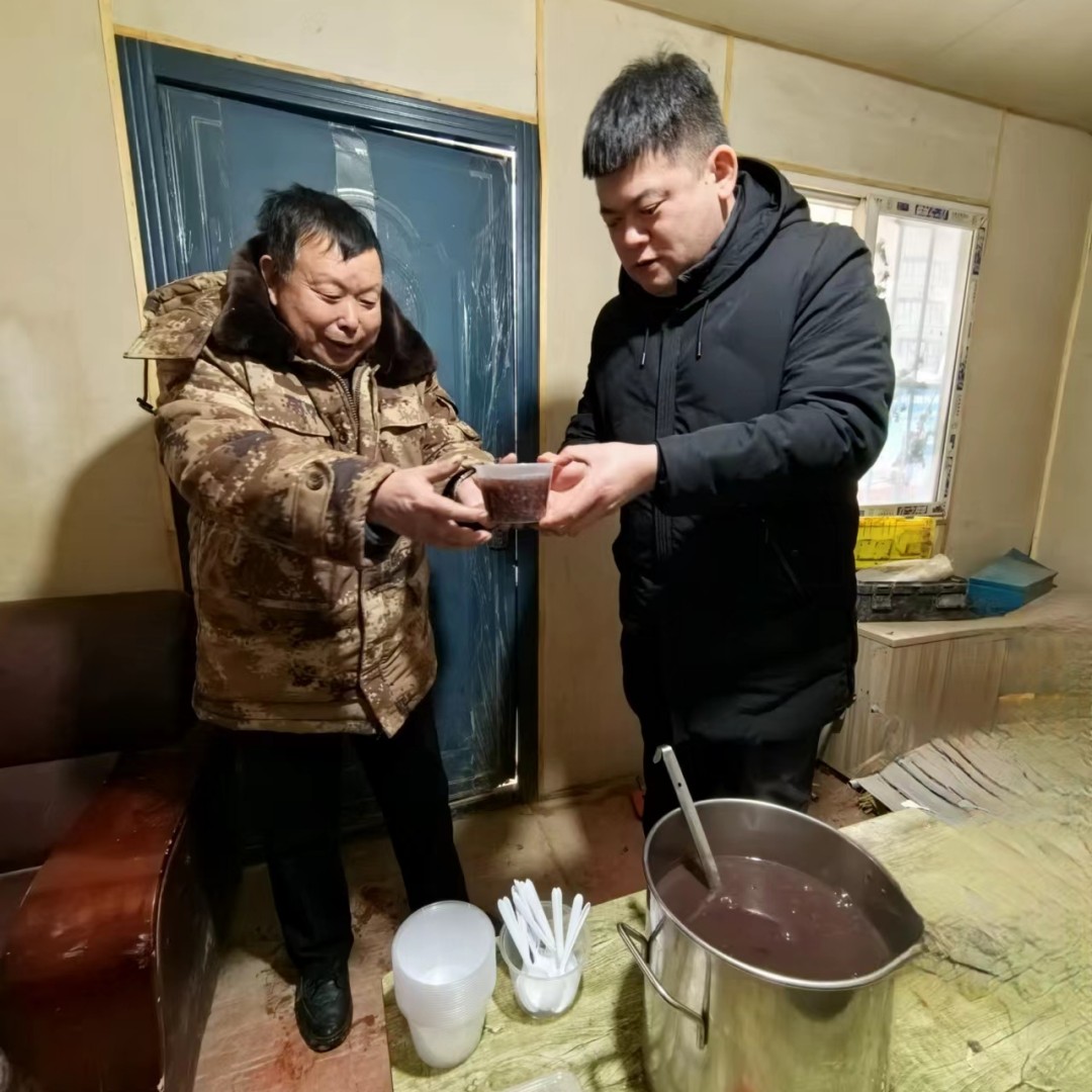 關愛“粥”到，情暖臘八