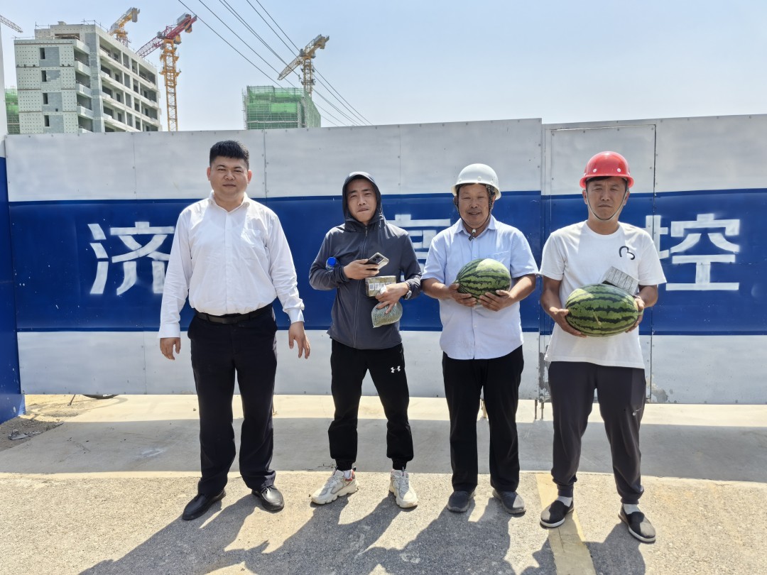 高溫來襲--擇立集團“夏送清涼，保安康”